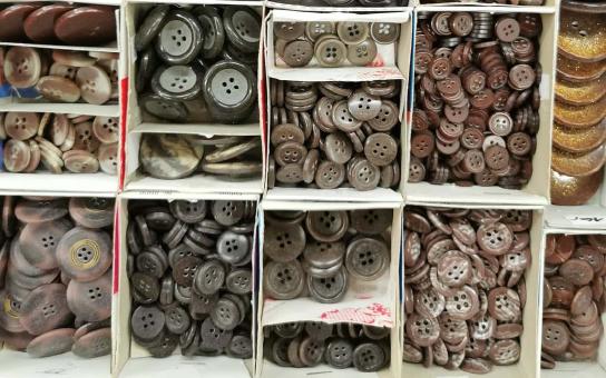 Knoflíky různých stylů a barev