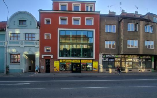 Širokoúhlý poled na prodejnu a okolí