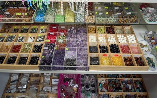 Korálky jednotlivě i na šňůrách