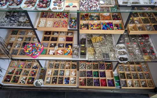 Korálky a komponenty na výrobu bižuterie